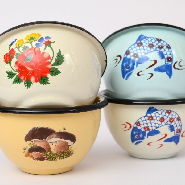 Kleine Emaille- Schüssel mit Blumen- und Fischdekor