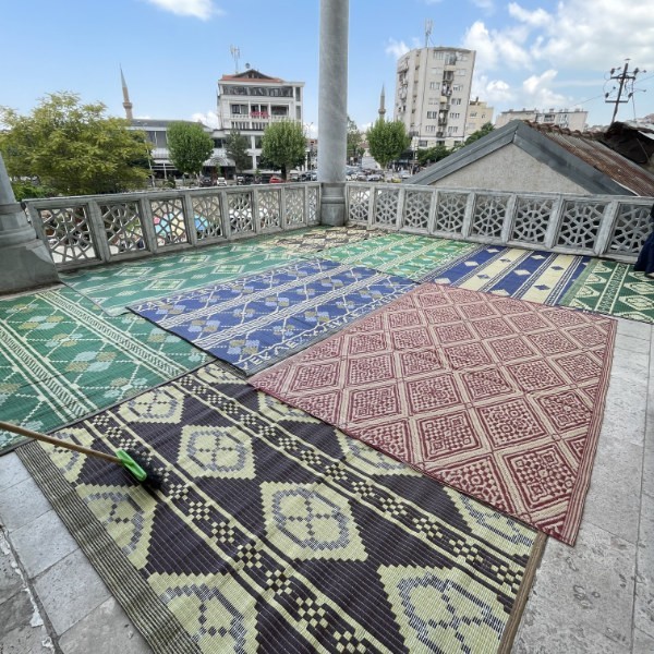 ca. 270x360cm Plastik- Teppich 270x360 cm, gefaltet, orient