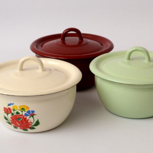 enamel bowl 17 cm with lid