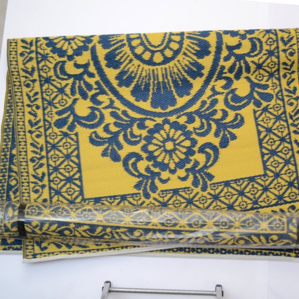 ca. 120x180cm Plastik- Teppich 120x180 cm gerollt, floral