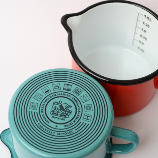 enamel jug 1,5l, with scale