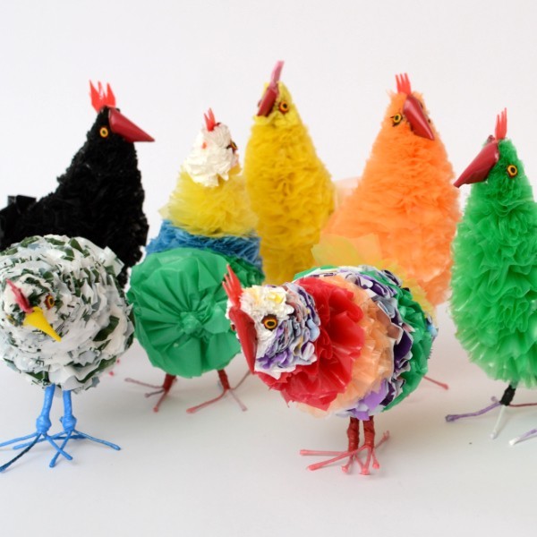 Standing plastic chicken, mini