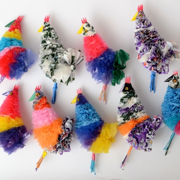 Standing plastic chicken, mini