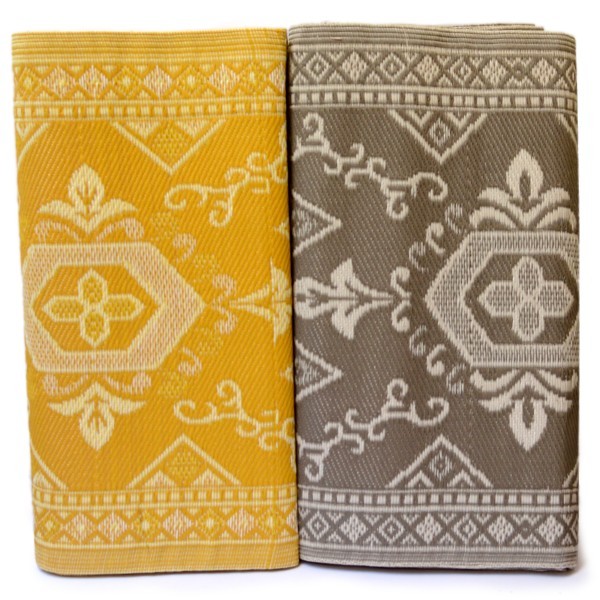 ca. 270x360cm Plastik- Teppich 270x360 cm, gefaltet, orient