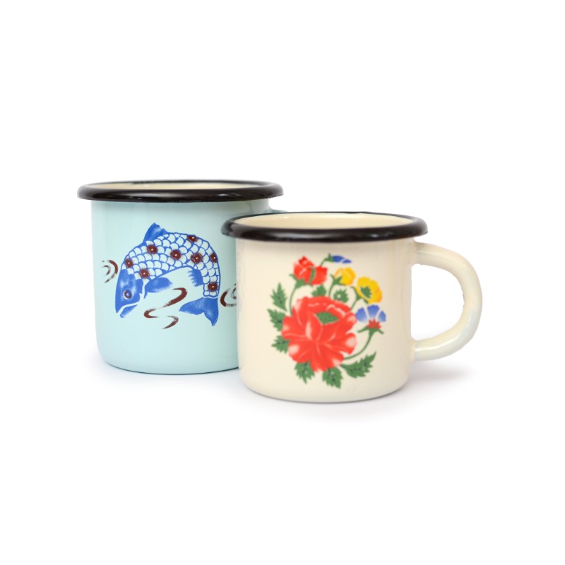 Emailletasse mit Dekor