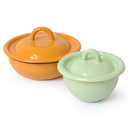 enamel bowl with lid
